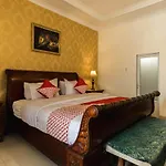 Oyo 90741 Grand Shaqilla