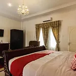 Oyo 90741 Grand Shaqilla