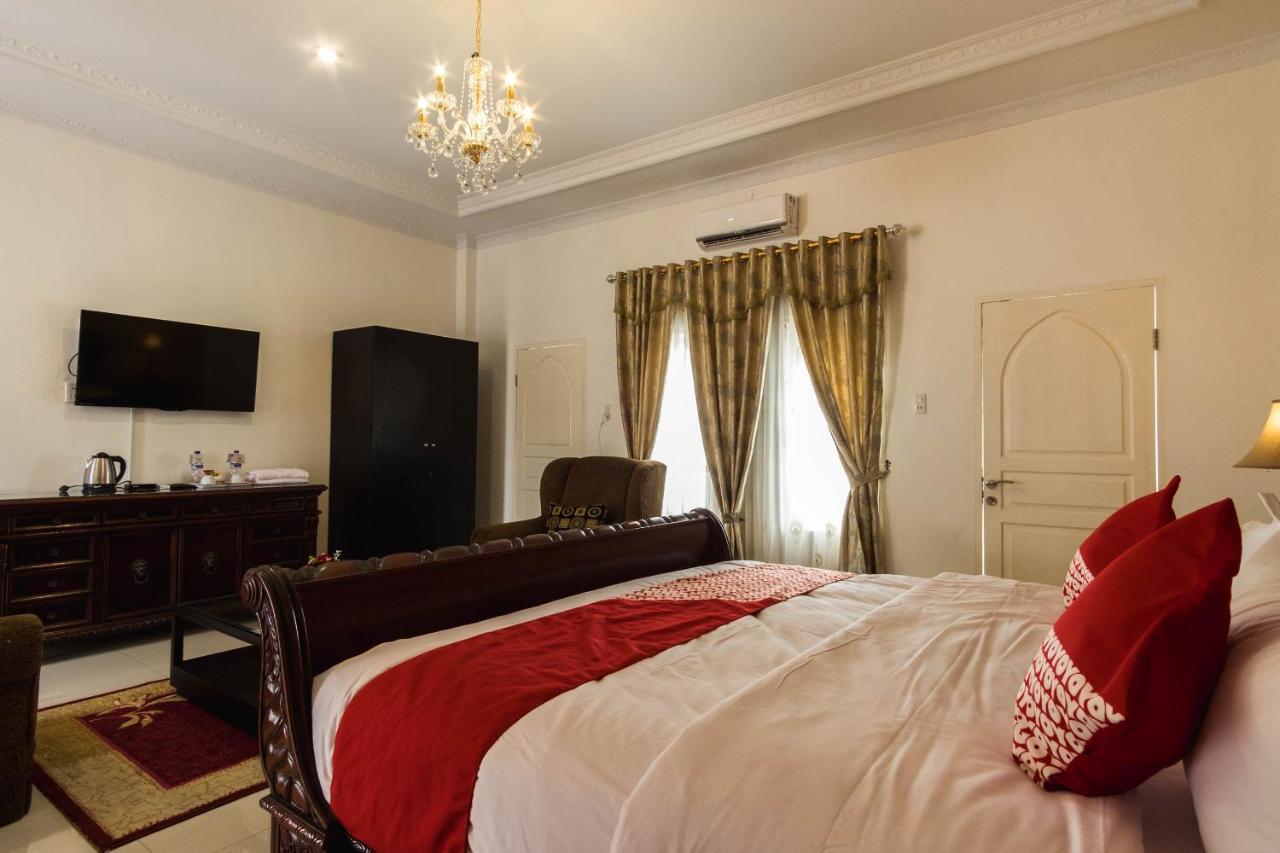 Oyo 90741 Grand Shaqilla 2* Medan