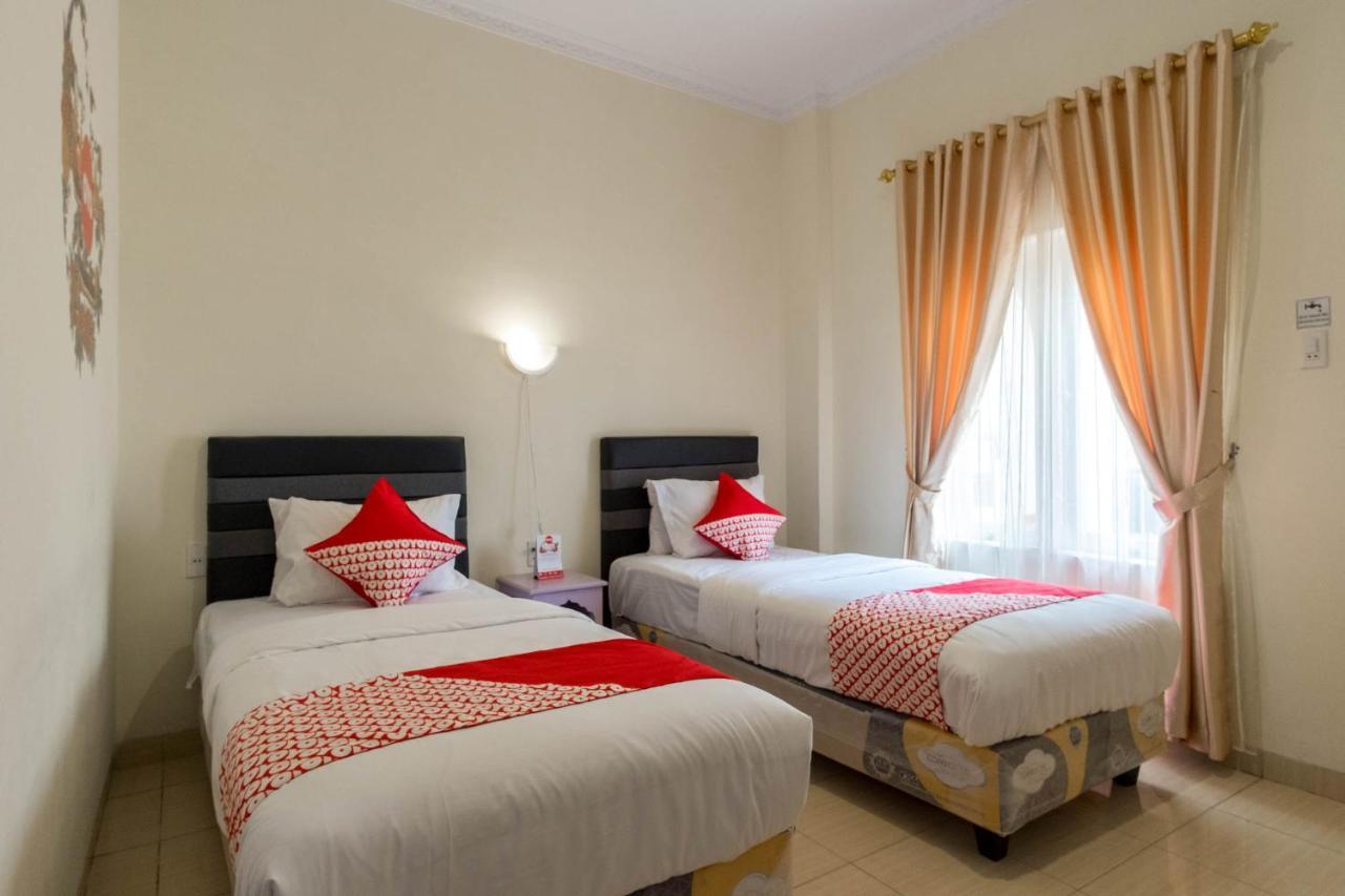 Oyo 90741 Grand Shaqilla Hotel