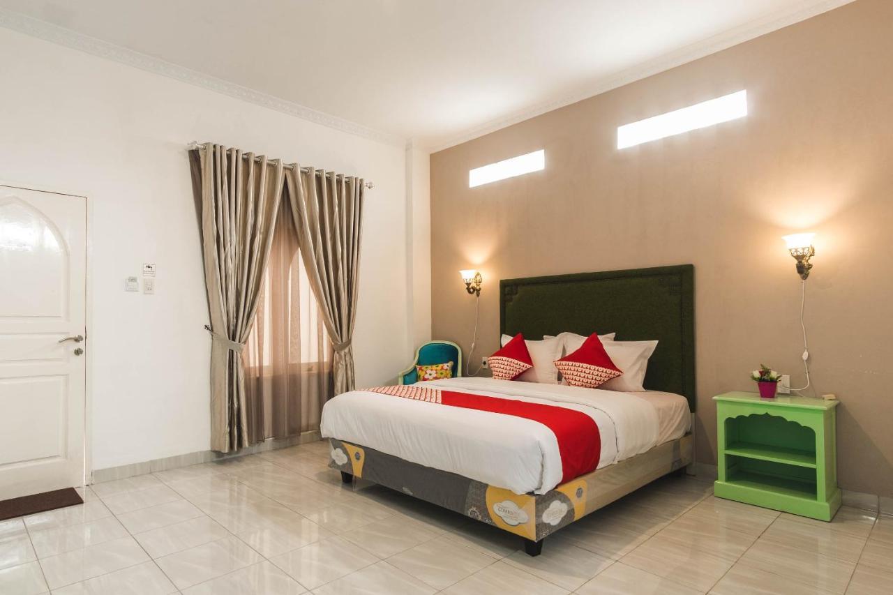 Oyo 90741 Grand Shaqilla Hotel