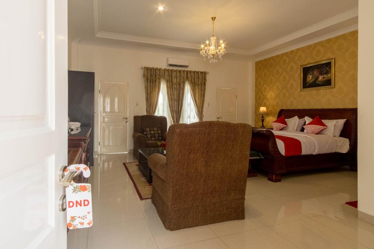 Hotel Oyo 90741 Grand Shaqilla 2*