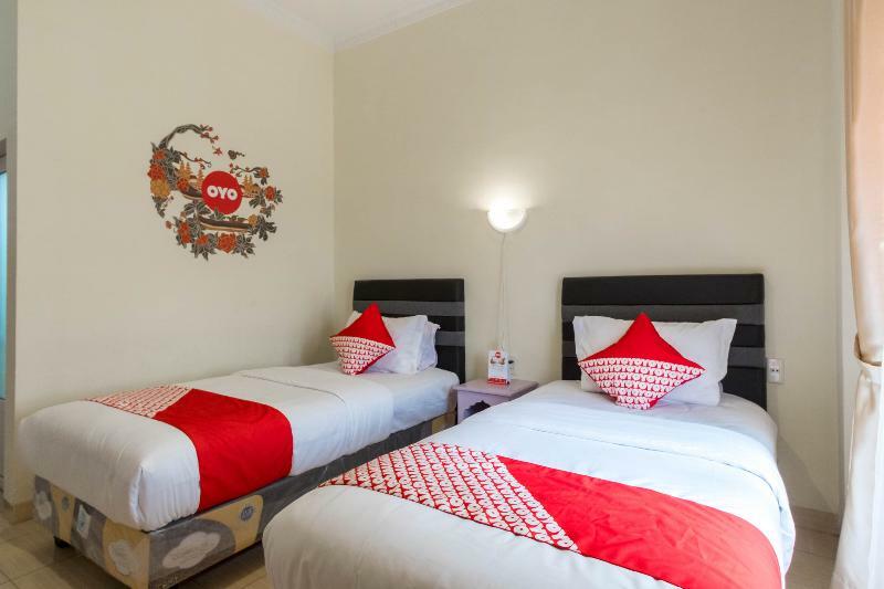 Oyo 90741 Grand Shaqilla Hotel 2*